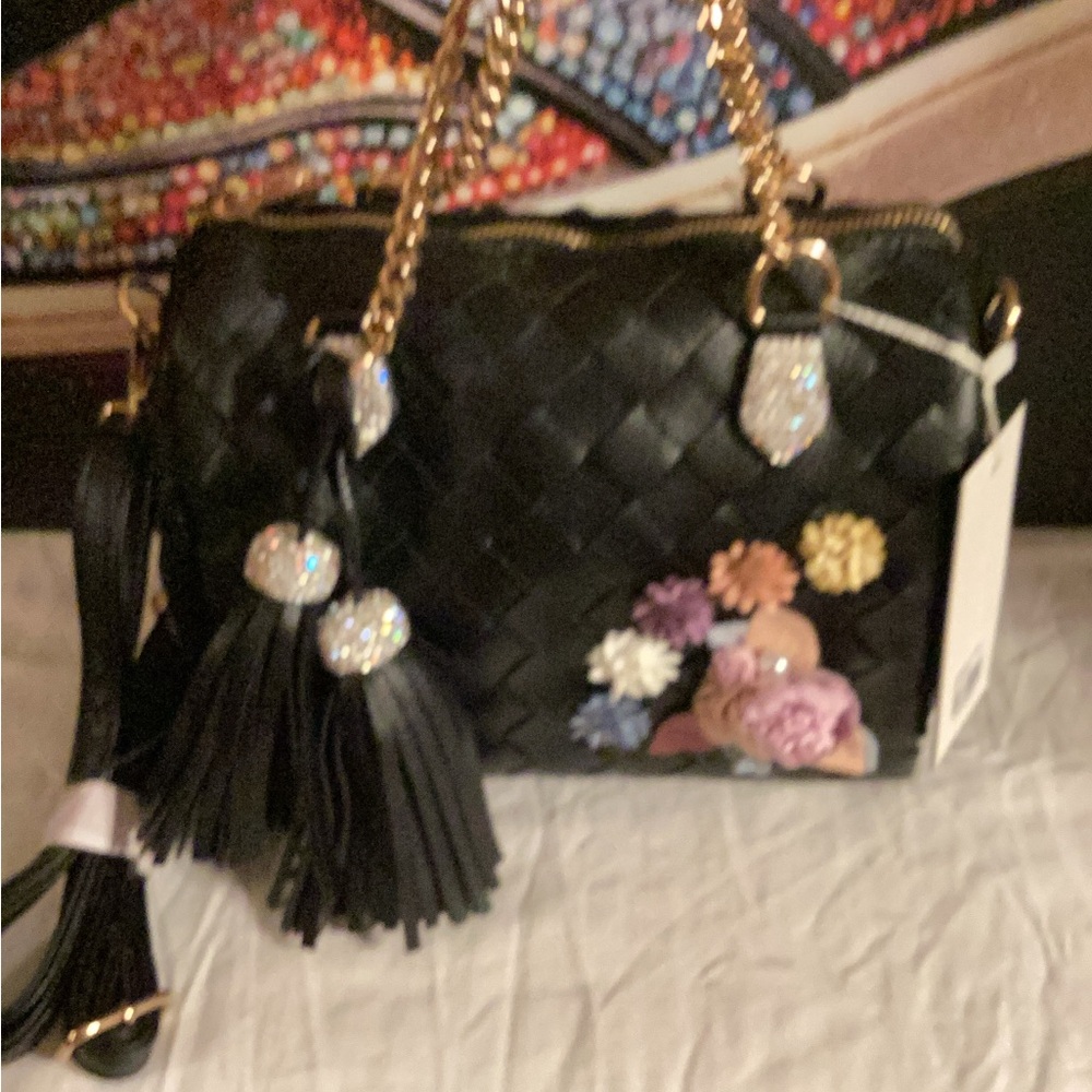 Elegant Black Woven Handbag with Floral Accents 🔥 - Picture 5 of 6